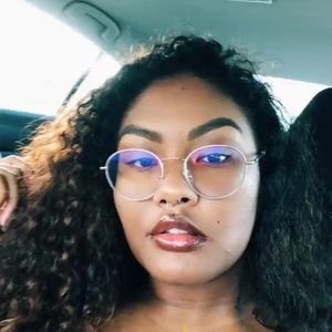 Meet your Posher, Deanna